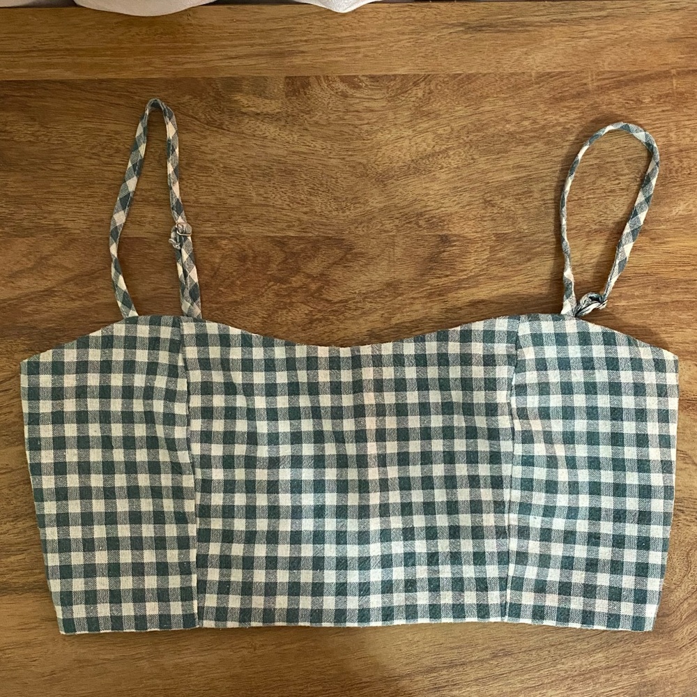 brandy melville super cropped plaid tank !!